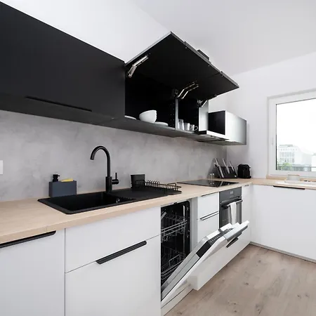 69m2 Pomorska - Balcony, Workspace, Bus - By Rentujemy Apartment