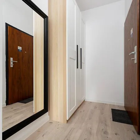 Appartement 69m2 Pomorska - Balcony, Workspace, Bus - By Rentujemy