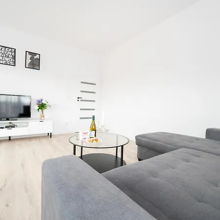 Apartment 69m2 Pomorska - Balcony, Workspace, Bus - By Rentujemy Lodz (Lodz)