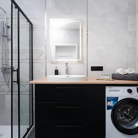 69m2 Pomorska - Balcony, Workspace, Bus - By Rentujemy 公寓