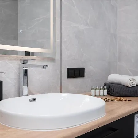 公寓 69m2 Pomorska - Balcony, Workspace, Bus - By Rentujemy 罗兹