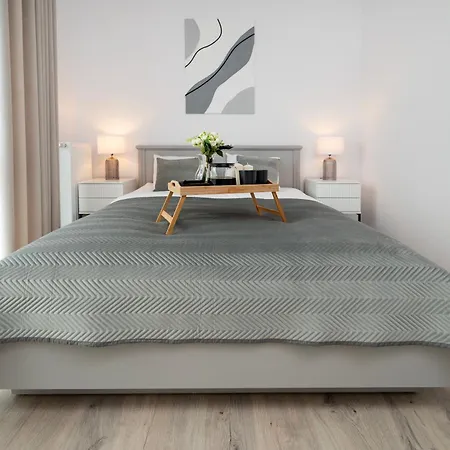 Apartment 69m2 Pomorska - Balcony, Workspace, Bus - By Rentujemy *