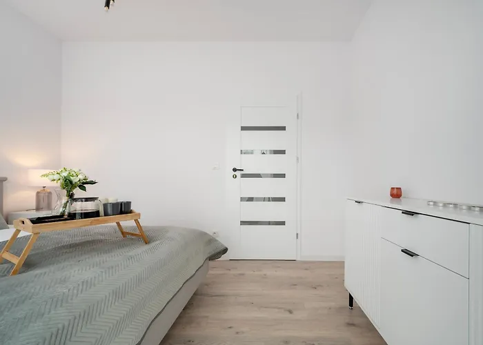 69m2 Pomorska - Balcony, Workspace, Bus - By Rentujemy Apartament Łódź