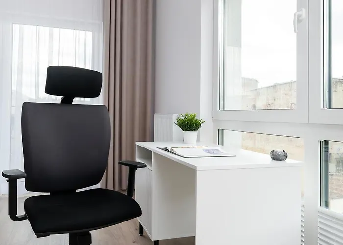 69m2 Pomorska - Balcony, Workspace, Bus - By Rentujemy Lejlighed