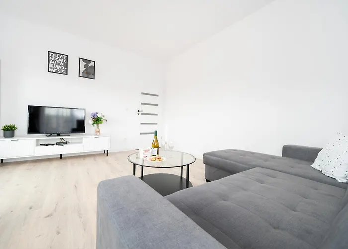 Apartament 69m2 Pomorska - Balcony, Workspace, Bus - By Rentujemy Łódź