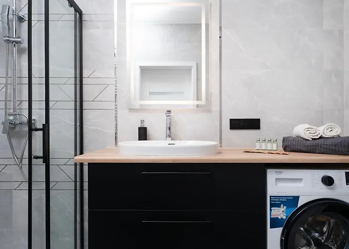 69m2 Pomorska - Balcony, Workspace, Bus - By Rentujemy Apartament