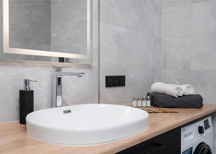 Apartament 69m2 Pomorska - Balcony, Workspace, Bus - By Rentujemy Łódź