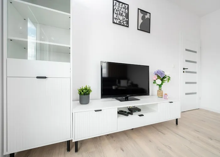 69m2 Pomorska - Balcony, Workspace, Bus - By Rentujemy Łódź