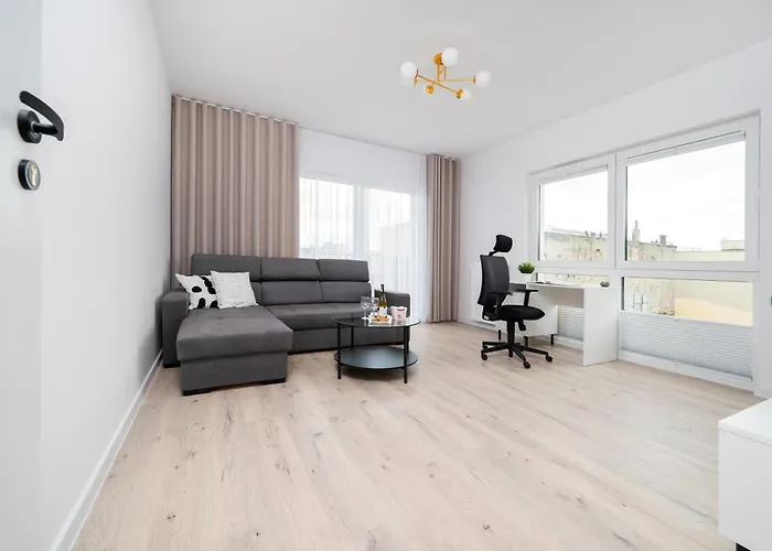 69m2 Pomorska - Balcony, Workspace, Bus - By Rentujemy